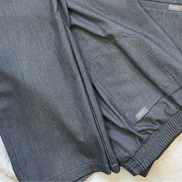 Figs Graphite Scrub Set - Picture 2 of 2